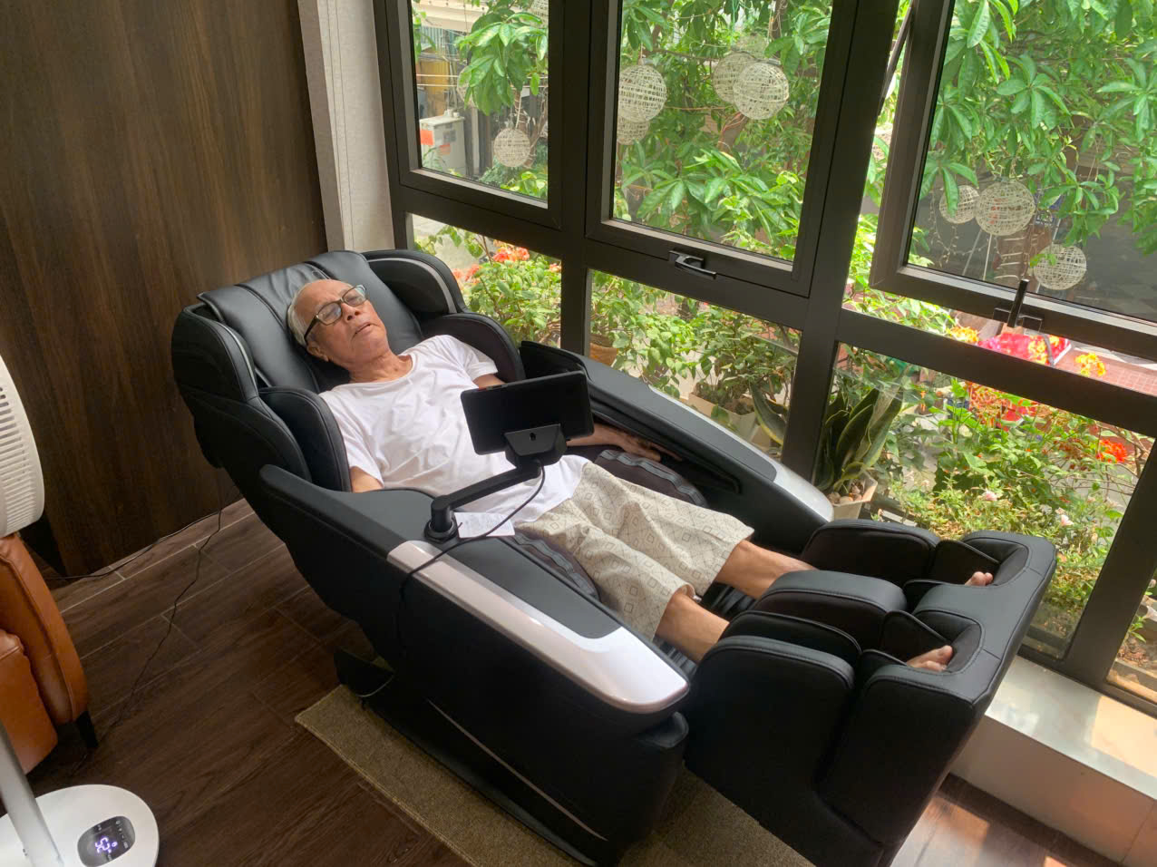 Tư thế nằm ghế massage đúng cách – Zero Gravity chuẩn
